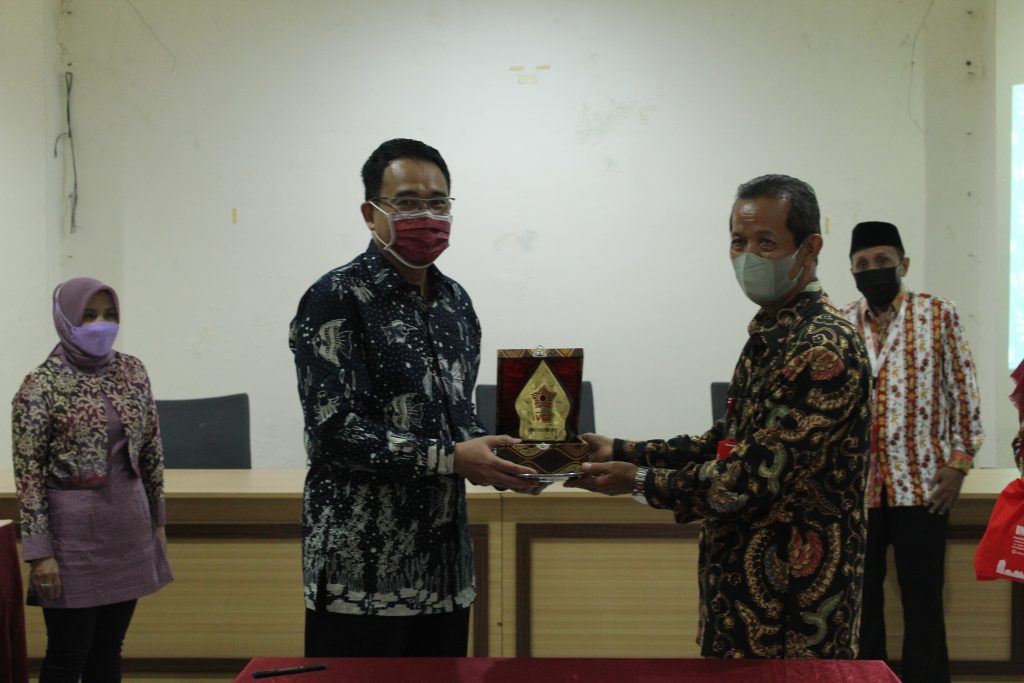 Kerjasama Dengan PMI Kota Semarang, Universitas Ivet Gagas Proyek Kemanusian Merdeka Belajar Kampus Merdeka