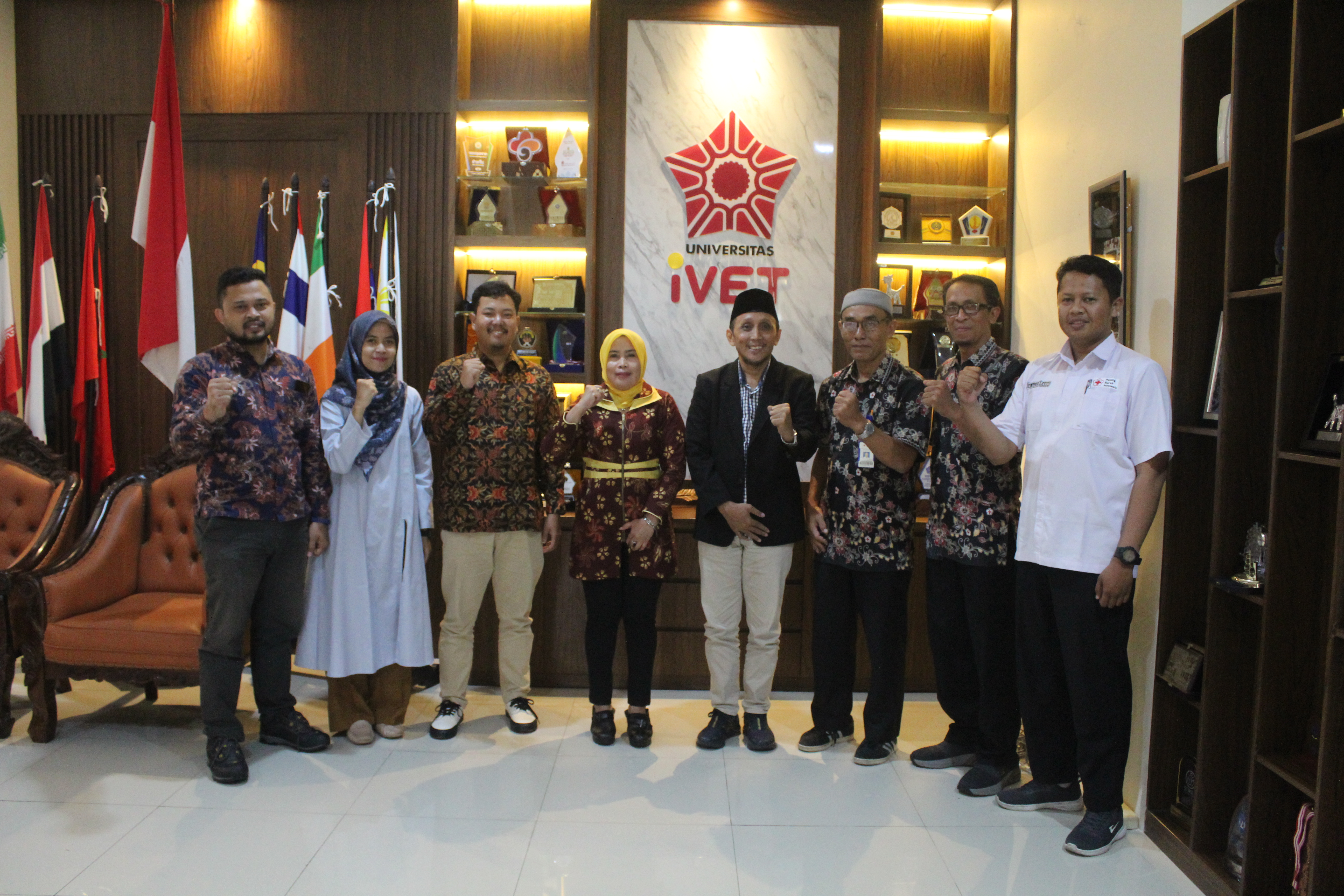 PMI Gandeng Universitas Ivet Jalankan Proyek Kemanusiaan