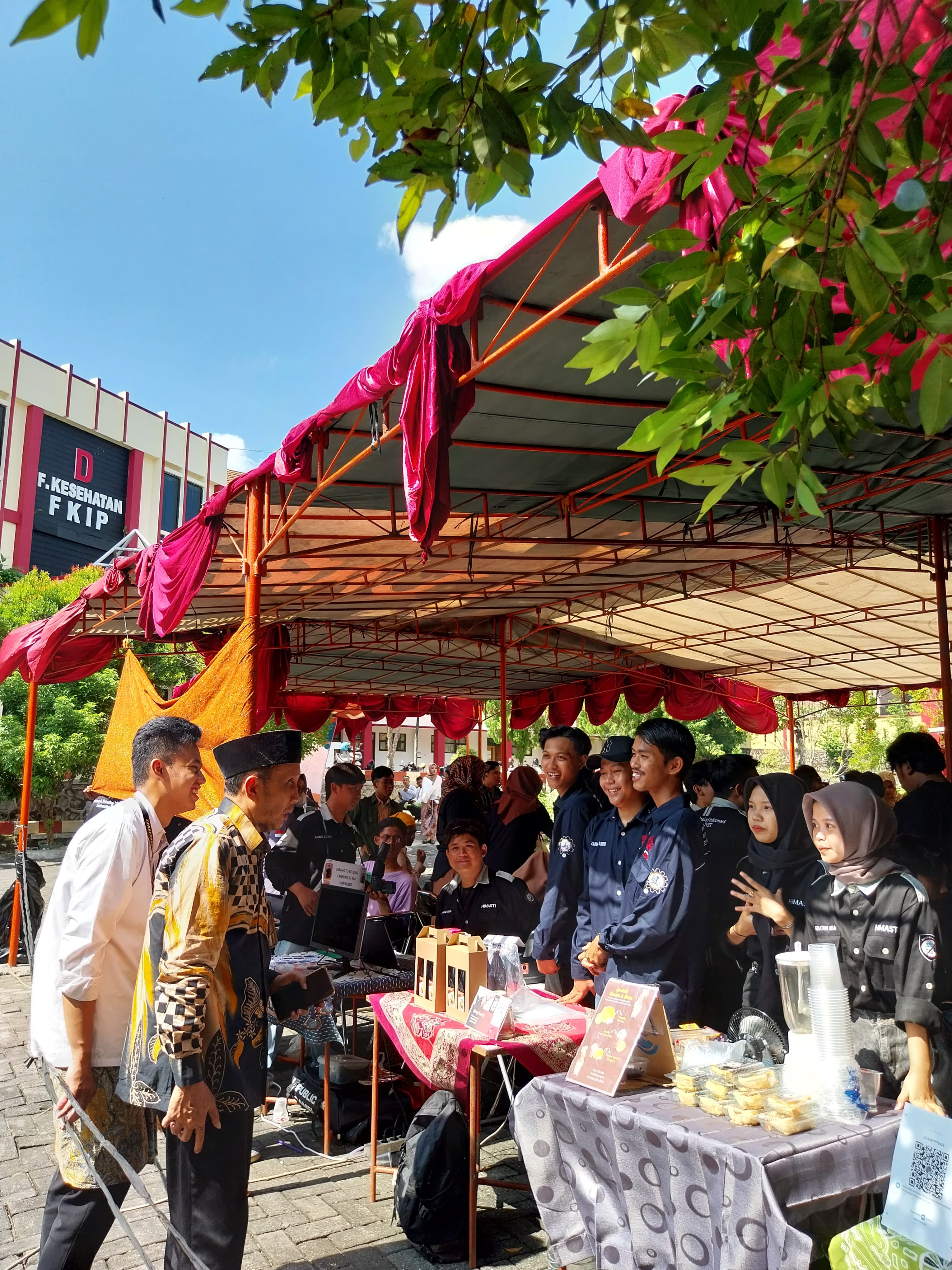 Bazar Kewirausahaan Universitas Ivet Tumbuhkan Kreativitas Technopreneurship Anak Bangsa