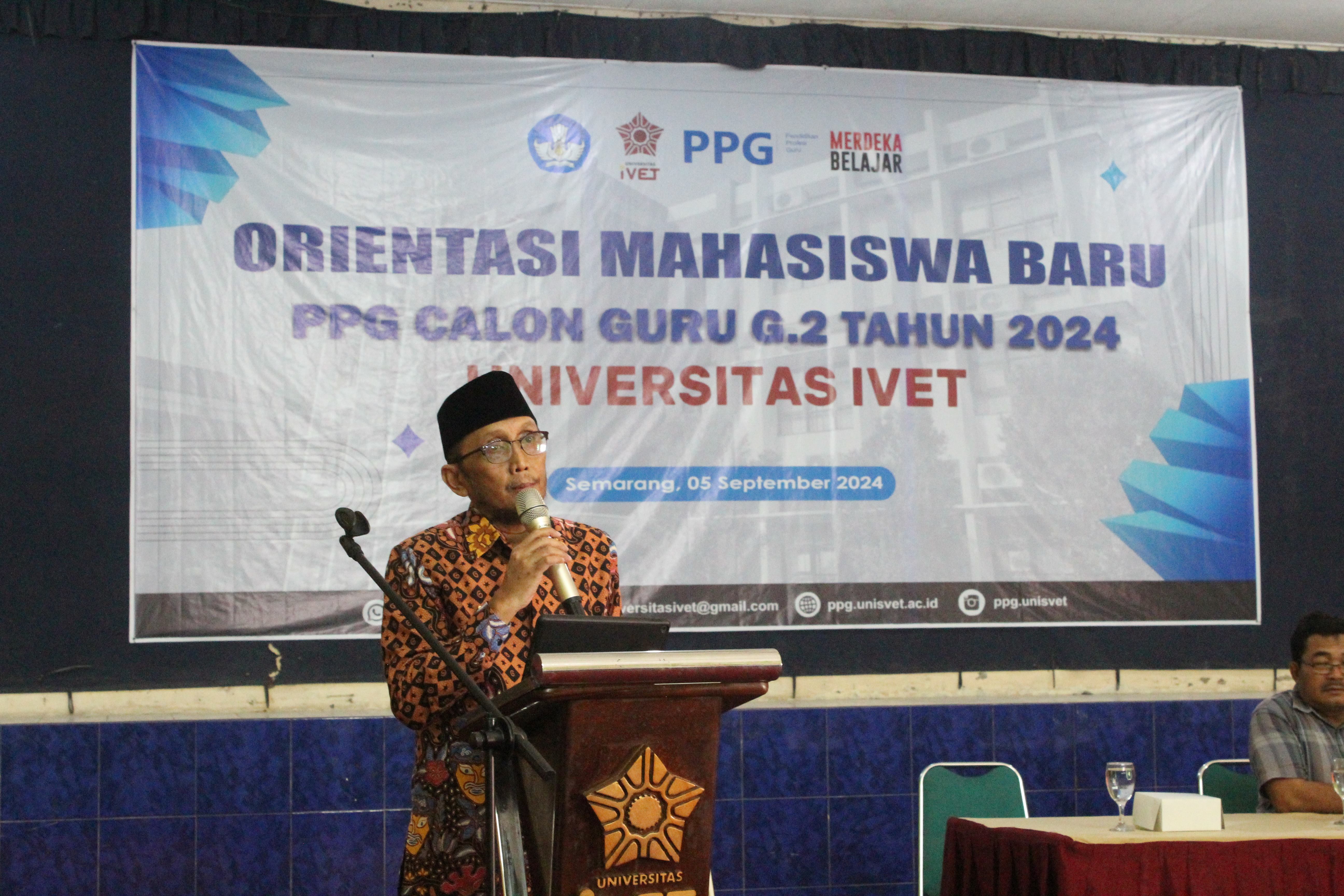 Rektor Universitas Ivet Sambut Mahasiswa Baru PPG Calon Guru