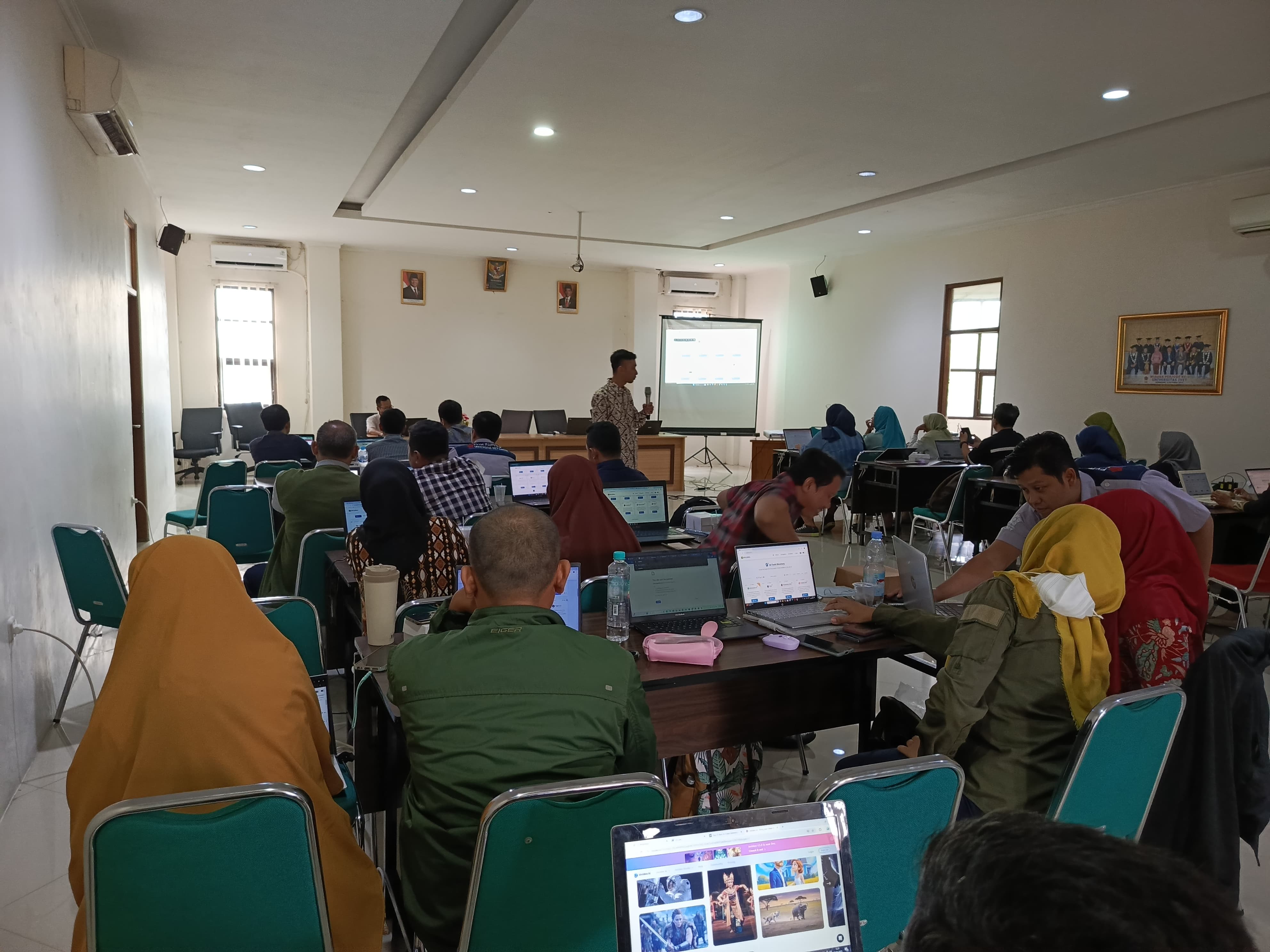 Pemanfaatan Tehnologi AI Dosen Universitas Ivet Ikuti Pelatihan